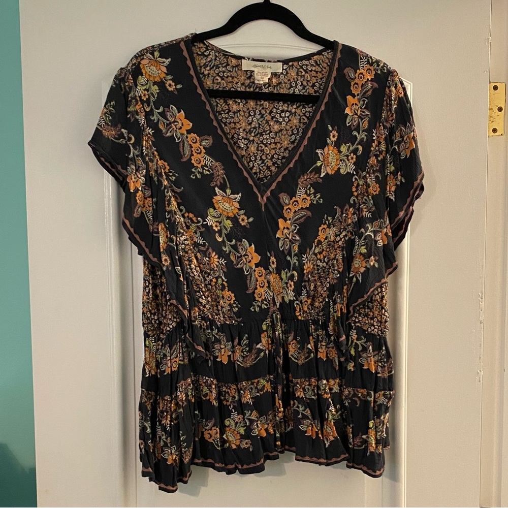 Arula Flutter Sleeve V-Neck Top